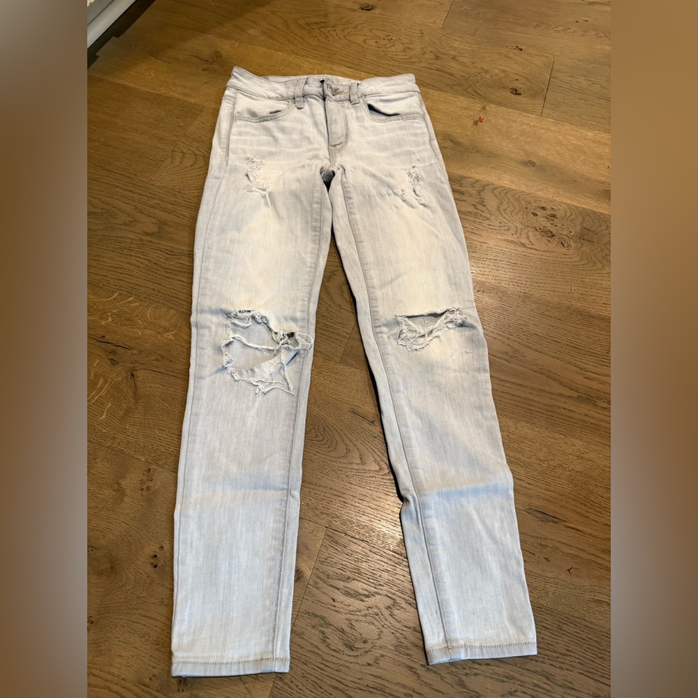 American Eagle Women’s Distressed Jeans - Picture 2 of 5